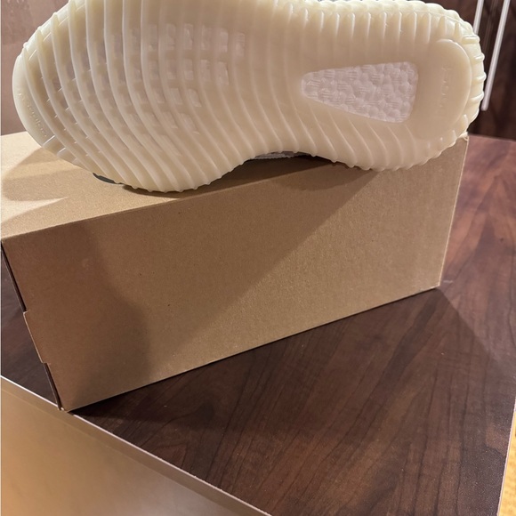 Adidas Yeezy 350 V2 CMPCT H06519 Bone. - Picture 4 of 6